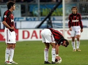 AC Milan giã từ cuộc đua Scudetto