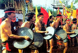 Đội chiêng Mnông trong
Ngày hội văn hóa các dân tộc Đác Lắc.