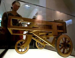 Mẫu chiếc xe được chế tạo theo thiết kế của Leonardo de Vinci trưng bày tại Florence.