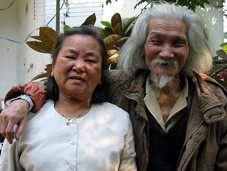 Vợ chồng nhà thơ Hữu Loan.