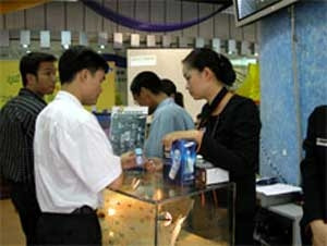 Thị trường viễn thông hứa hẹn sẽ sôi động hơn
khi Việt Nam tham gia WTO.