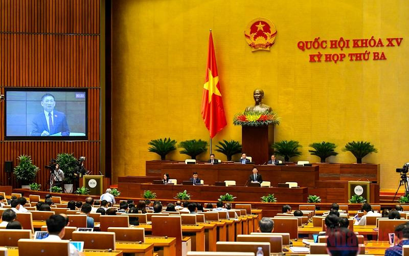 Bộ trưởng Tài chính Hồ Đức Phớc giải trình, làm rõ một số ý kiến đại biểu Quốc hội nêu trong phiên thảo luận, chiều 27/5. (Ảnh: KHOA NGUYÊN)