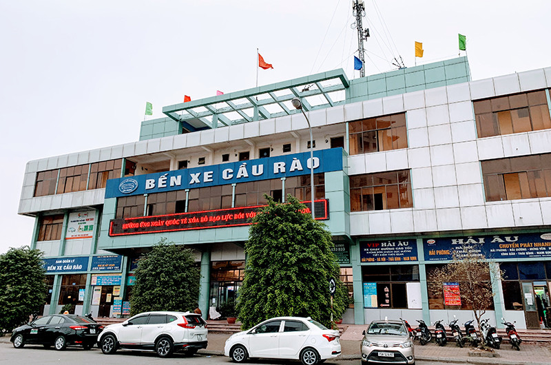 Bến xe cầu Rào trước giờ đóng cửa.
