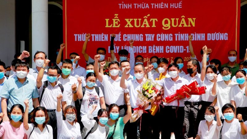 Đoàn y, bác sĩ của tỉnh Thừa Thiên Huế lên đường vào Bình Dương hỗ trợ phòng, chống dịch Covid-19.
