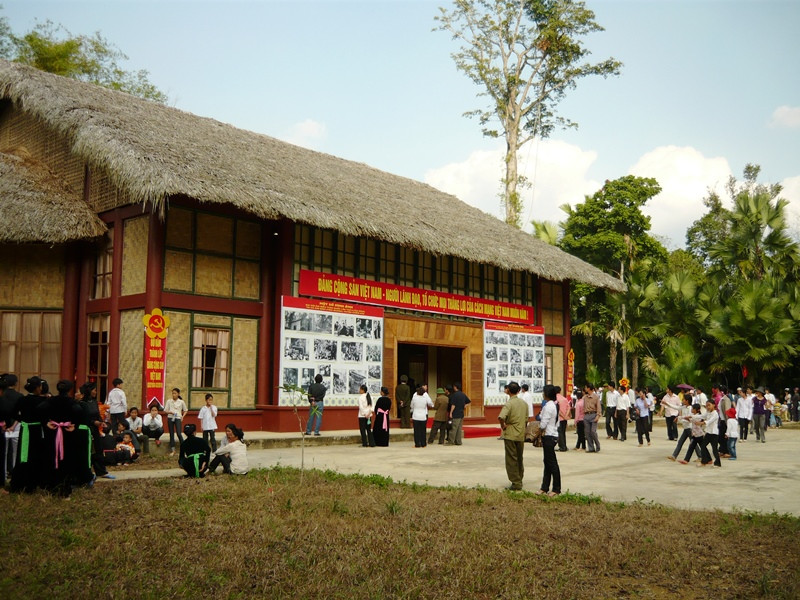 Khu di tích Hội trường Đại hội lần thứ II của Đảng là địa chỉ đỏ giáo dục truyền thống cách mạng.