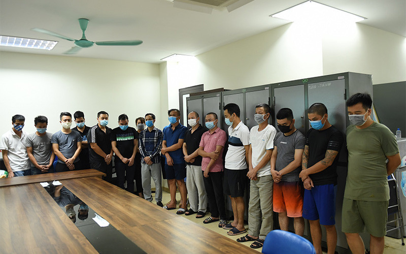 Các đối tượng trong đường dây bị tạm giữ để phục vụ công tác điều tra.