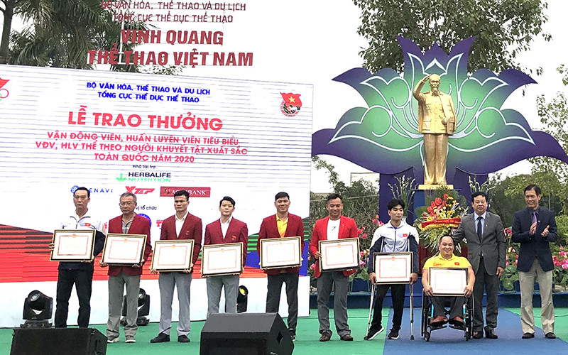  Lễ trao thưởng các huấn luyện viên, vận động viên tiêu biểu năm 2020.