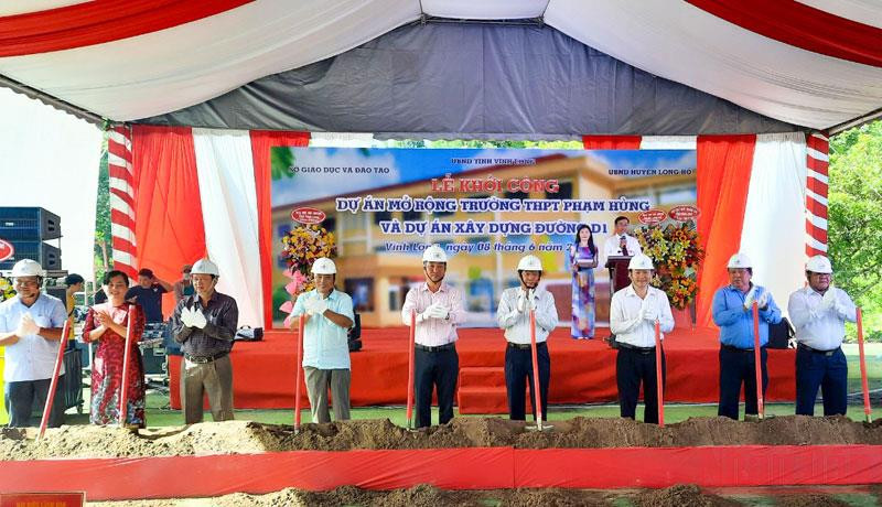 Lễ khởi công Dự án nâng cấp, mở rộng Trường THPT Phạm Hùng tại khóm 6, thị trấn Long Hồ, huyện Long Hồ, tỉnh Vĩnh Long.