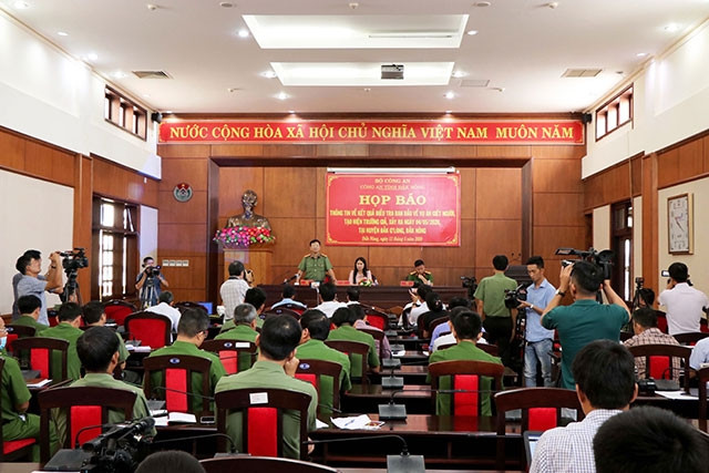 Toàn cảnh buổi họp báo.
