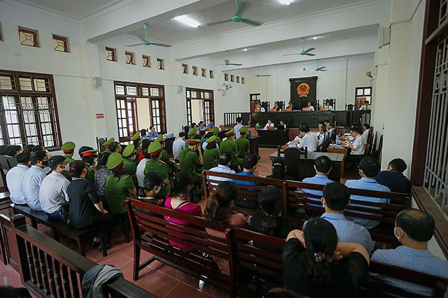 Toàn cảnh phiên tòa.