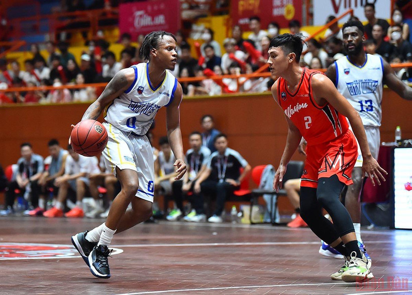 Thang Long Warriors và Ho Chi Minh City Wings đã cống hiến cho khán giả trận đấu hấp dẫn. (Ảnh: THỦY NGUYÊN)