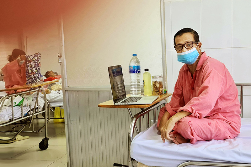 Lữ Đắc Long trên giường bệnh.
