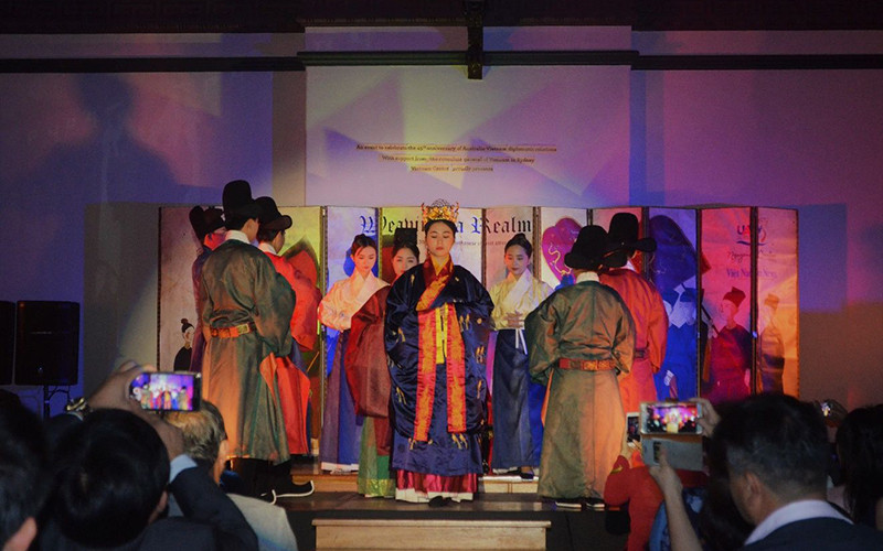 Nhóm VNC tái hiện lễ sắc phong Hoàng Thái hậu thời Lê sơ tại Australia.