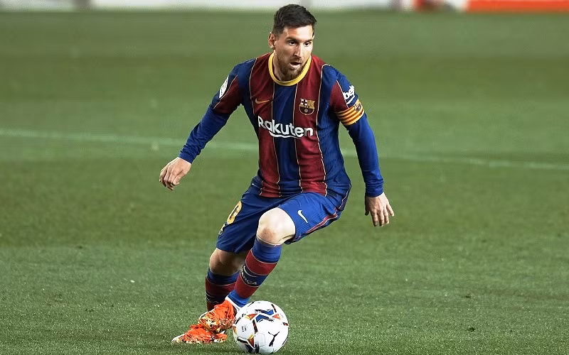 Việc sở hữu siêu sao Lionel Messi, cầu thủ được trả lương cao nhất thế giới giúp Barca tạo ra tầm ảnh hưởng lớn trên thị trường. (Ảnh: Getty Images)