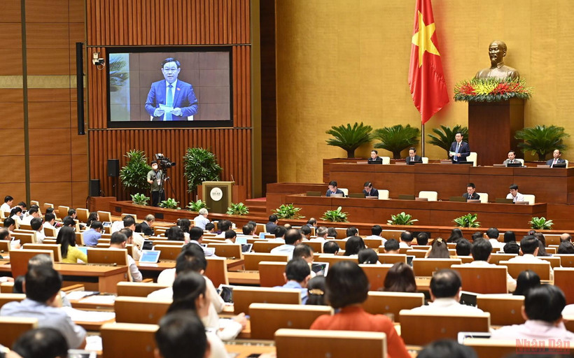 Chủ tịch Quốc hội Vương Đình Huệ phát biểu kết thúc phiên chất vấn của Bộ trưởng Tài chính, chiều 8/6. (Ảnh: LINH NGUYÊN)