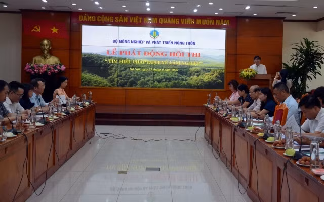 Ngày 25-6, Tổng cục Lâm nghiệp (Bộ NN-PTNT) tổ chức lễ phát hội thi “Tìm hiểu pháp luật về Lâm nghiệp”.