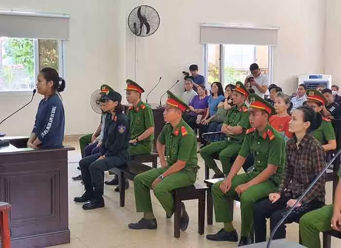 Các bị cáo tại phiên tòa.