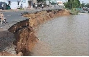 Hình ảnh sạt lở QL91 vào ngày 27-5-2020.