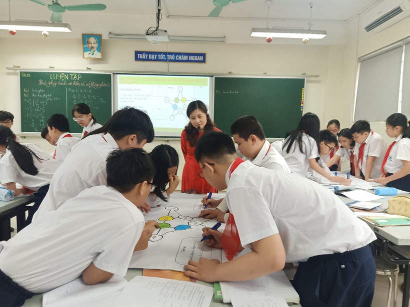 Trong giờ học tại Trường trung học cơ sở Cầu Giấy. Ảnh: THCS Cầu Giấy