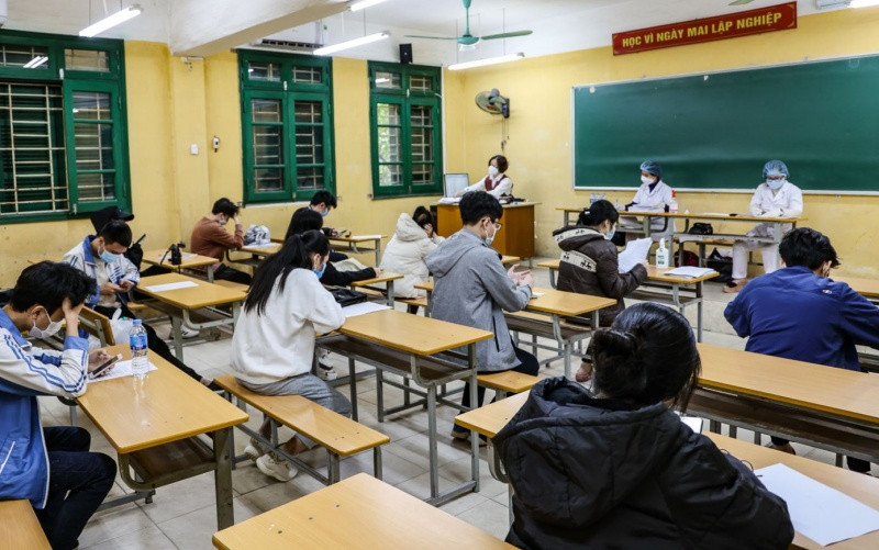 Việc trở lại trường của học sinh ở nhiều tỉnh, thành phố vẫn trong tình trạng lúc đóng, lúc mở. (Ảnh: TTXVN)