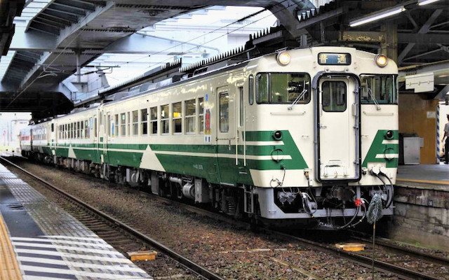 Đoàn tàu sử dụng toa xe DMU. (Ảnh: Chinhphu.vn)