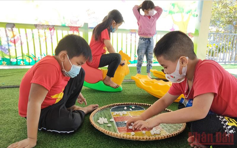 Mô hình “Ngôi nhà trí tuệ” tạo ra không gian, trau dồi văn hóa đọc, tình yêu quê hương đất nước cho các tầng lớp nhân dân.