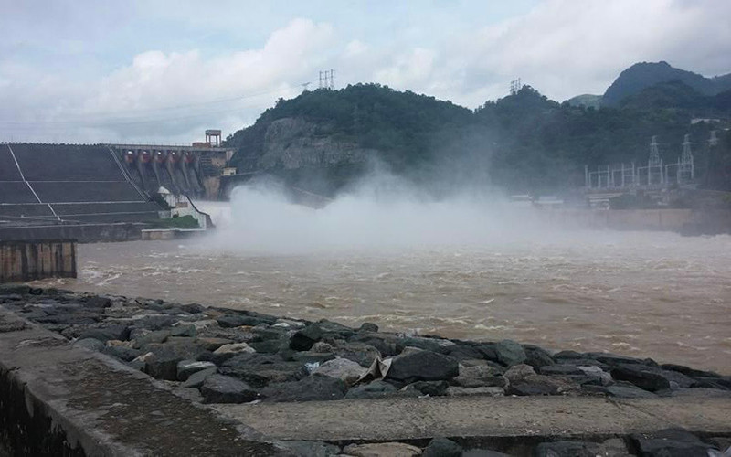 Nhà máy Thủy điện Hòa Bình mở cửa xả đáy năm 2018.