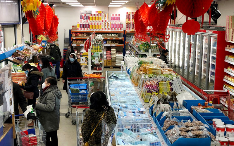 Siêu thị Thanh Bình Jeune có đầy đủ hàng Tết đến từ Việt Nam phục vụ bà con Việt kiều tại Pháp.