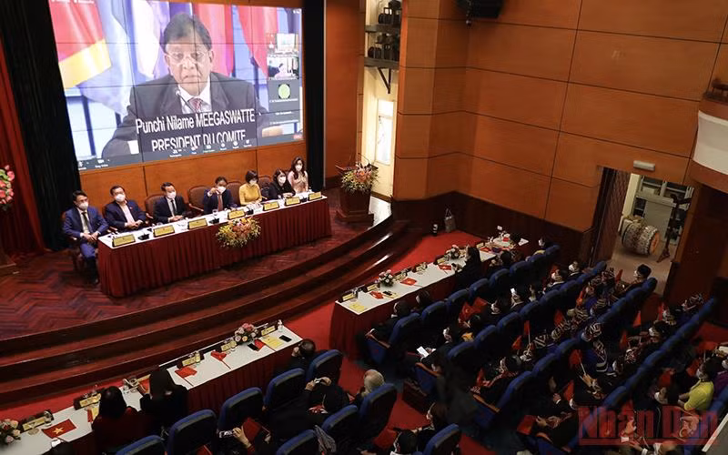 Đại diện Bộ Văn hóa, Thể thao và Du lịch tham dự phiên họp của UNESCO ghi danh Nghệ thuật Xòe Thái Việt Nam. (Ảnh: Hà Nam)