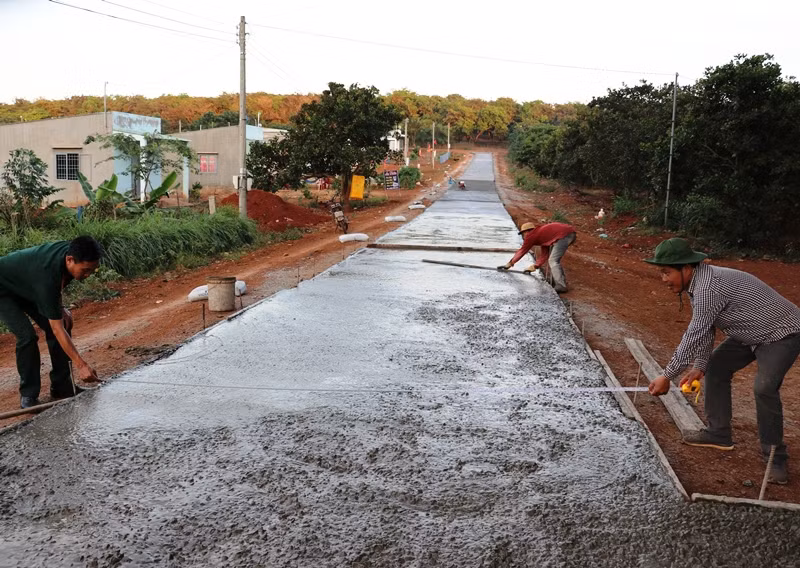 Bình Phước đẩy nhanh tiến độ bê-tông hóa giao thông nông thôn, tạo thuận lợi trong đi lại và thông thương hàng hóa.