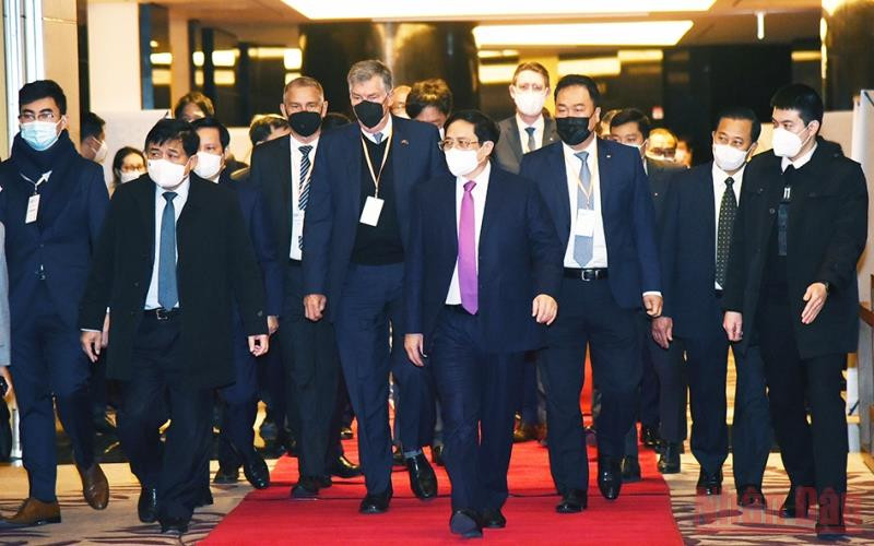 Thủ tướng Phạm Minh Chính đến dự Phiên cấp cao Diễn đàn doanh nghiệp Việt Nam thường niên (VBF). (Ảnh: Trần Hải)