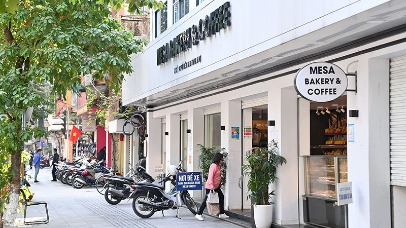 Tuyến Phố Huế (quận Hai Bà Trưng) được lực lượng chức năng làm tốt công tác bảo đảm trật tự đô thị, qua đó giúp người dân tham quan, mua sắm và doanh nghiệp kinh doanh thuận tiện. Ảnh: Mỹ Hà