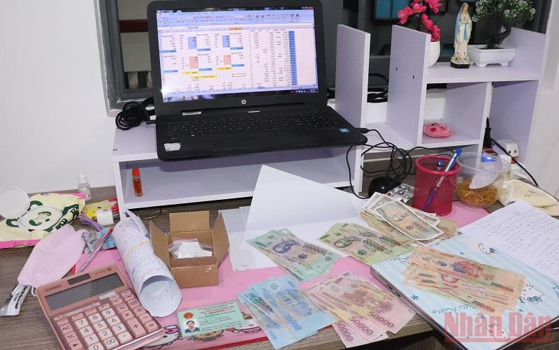 Tang vật thu giữ tại nhà đối tượng Phạm Thị Thảo Anh.