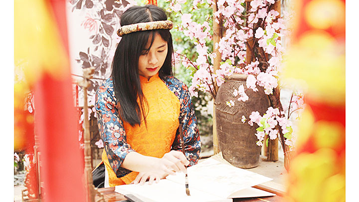 Sắc mầu Tết. Ảnh: NG.HẢI