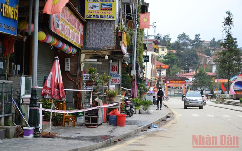 Phong tỏa nhà hàng Quang Dũng, phố Xuân Viên, tổ 4, phường Sa Pa, thị xã Sa Pa.
