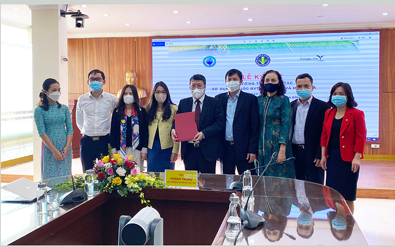 Lễ ký kết tại đầu cầu Cục bảo vệ thực vật.