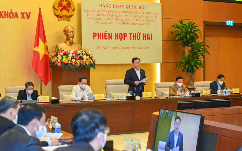 Chủ tịch Quốc hội Vương Đình Huệ cùng các Phó Chủ tịch Quốc hội chủ trì phiên họp. Ảnh: Duy Linh