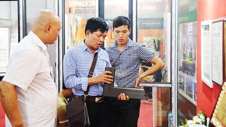 Giá nguyên liệu đầu vào tăng cao ảnh hưởng giá thành sản phẩm của các doanh nghiệp sản xuất. Ảnh: HẢI NAM