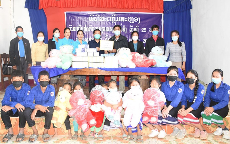 Một hoạt động trong Lễ kỷ niệm Ngày Quốc tế xóa bỏ bạo lực đối với phụ nữ tại Lào. (Ảnh: Pasaxon)