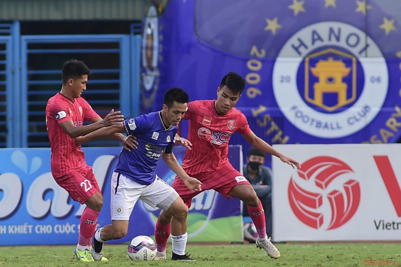 Văn Quyết được HLV Park Choong Kyun tin tưởng với vai trò đội trưởng. 