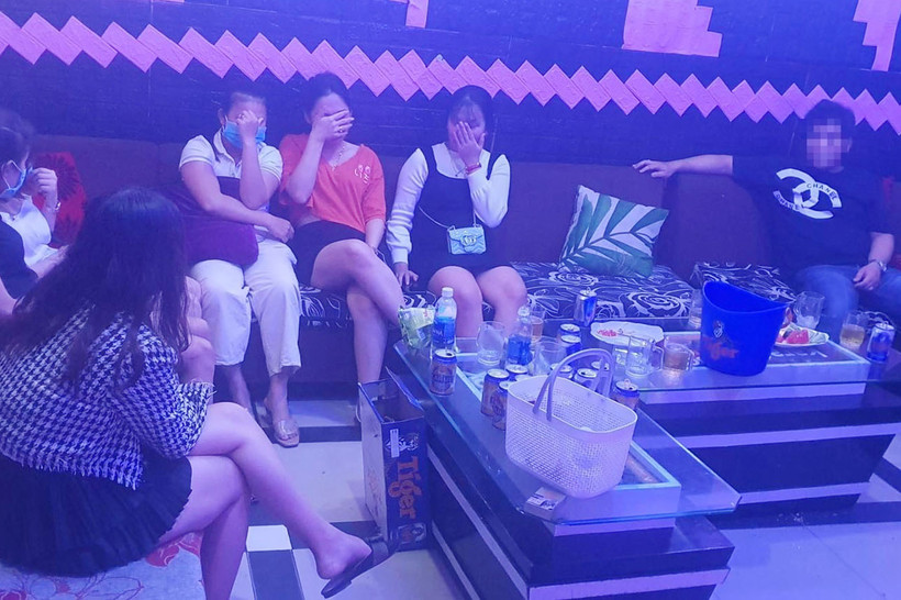 Phát hiện cơ sở karaoke đón khách trong mùa dịch