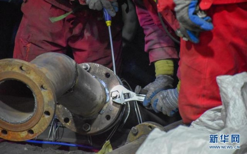 Công tác cứu hộ vẫn đang được tiến hành khẩn trương. (Ảnh: Tân Hoa xã)