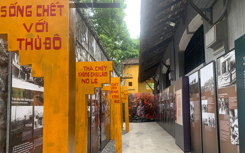 Không gian trưng bày "Lời thề quyết tử". (Ảnh: Ban Quản lý Di tích Nhà tù Hỏa Lò)