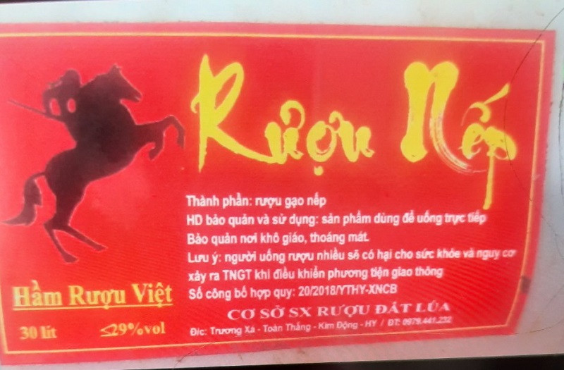 Hình ảnh sản phẩm rượu gây ngộ độc cho bệnh nhân. (Ảnh: BV Bạch Mai cung cấp)