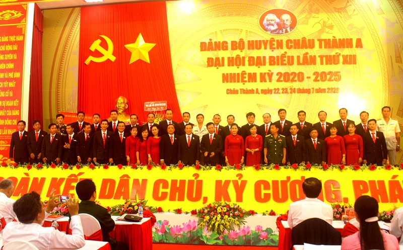 Ban Chấp hành Đảng bộ huyện Châu Thành A, khóa mới.