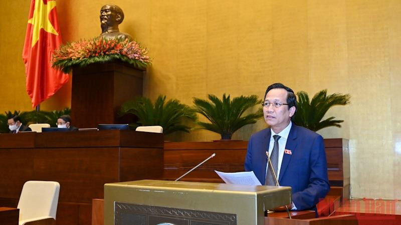 Bộ trưởng Lao động, Thương binh và Xã hội Đào Ngọc Dung trình bày Báo cáo chính sách, chế độ BHXH, quản lý và sử dụng Quỹ BHXH năm 2020.