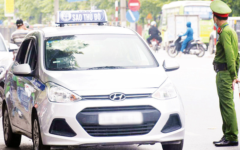 Taxi Sao Thủ đô được cấp giấy phép kinh doanh vận tải hành khách tại hai tỉnh Bắc Ninh và Hưng Yên nhưng hoạt động chủ yếu tại Hà Nội. Ảnh: VŨ KHOA