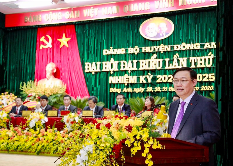 Đồng chí Vương Đình Huệ, Ủy viên Bộ Chính trị, Bí thư Thành ủy Hà Nội phát biểu ý kiến chỉ đạo đại hội. (Ảnh: DUY LINH)