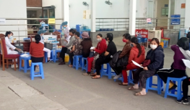 Người dân thành phố Thái Nguyên tiêm vaccine phòng Covid-19.