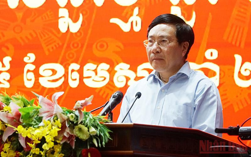 Phó Thủ tướng Thường trực Chính phủ Phạm Bình Minh phát biểu chúc mừng Tết cổ truyền Chôl Chnăm Thmây của đồng bào Khmer.